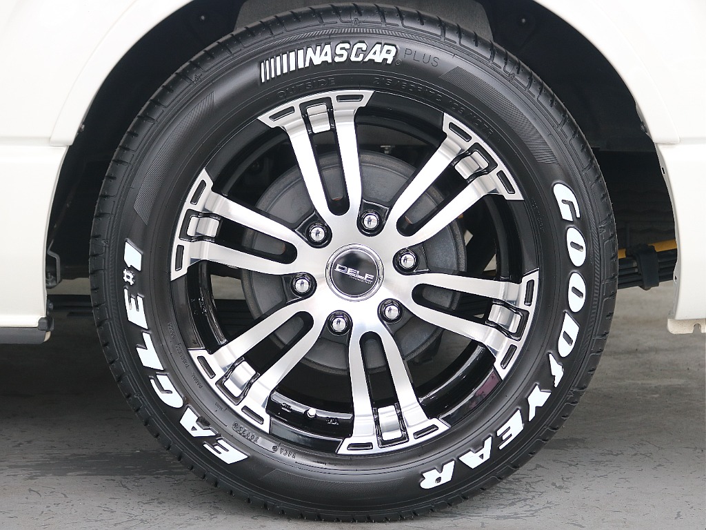 Delf02・17インチにナスカータイヤの組み合わせになっております☆☆