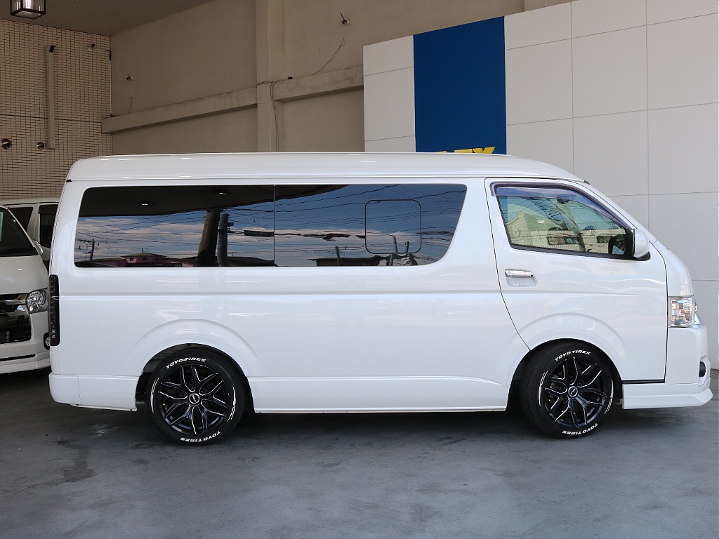 1.5インチローダウン施工済みで乗り降りがしやすく積み下ろしも楽々です☆☆
