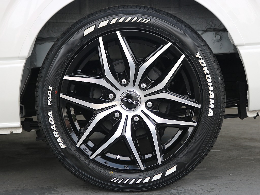 Delf・01 18インチアルミホイールにYOKOHAMAパラダタイヤの組み合わせになっております♪♪