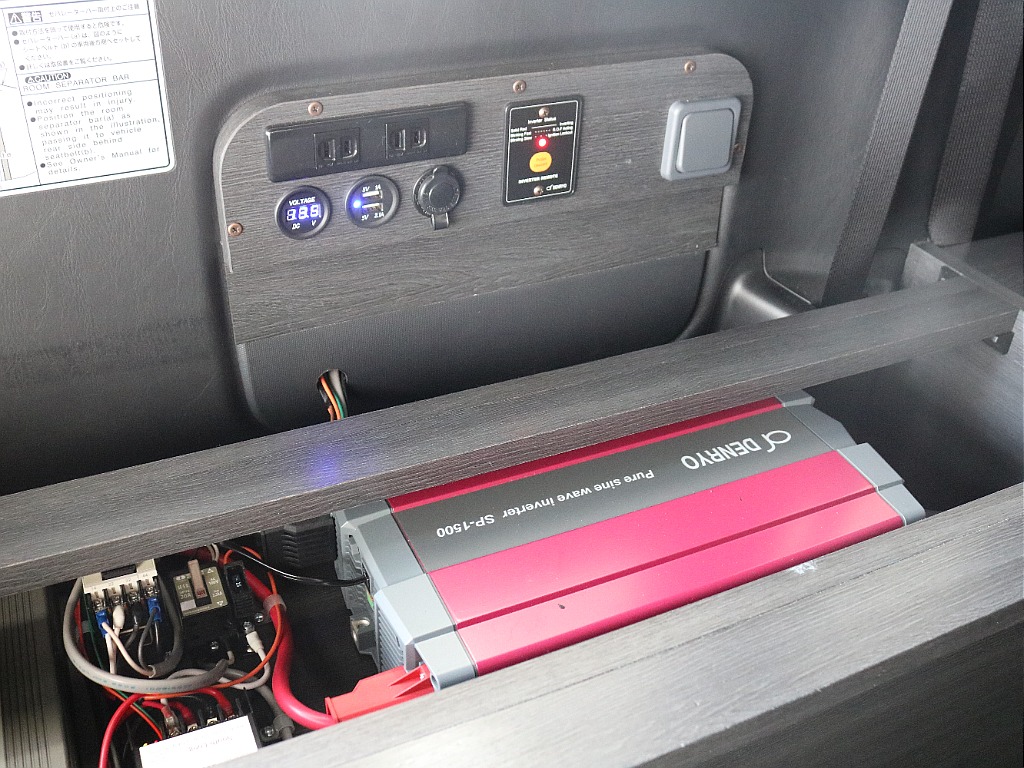 エレコが装備されており1500Wインバーター付きなので車内で電源使用が可能です！！