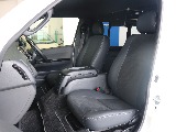 特別仕様車専用のハーフレザーシートになっています♪