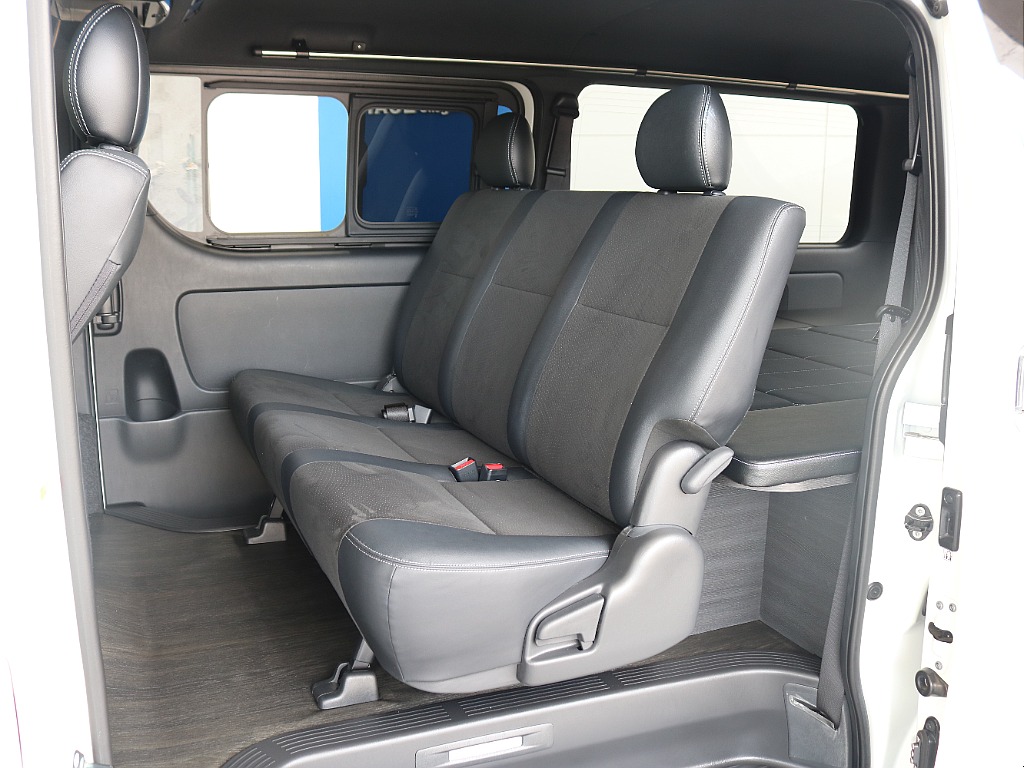 後席も特別仕様車専用のハーフレザーシートです！