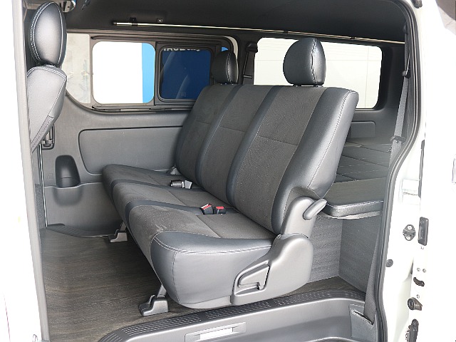 後席も特別仕様車専用のハーフレザーシートです！