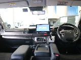 ワイドボディなので広々とした内装になっています♪