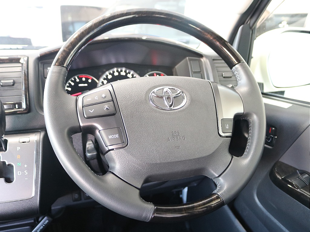 内外装、足回り、ナビと欲しい装備をパッケージングでコンプリートカスタム★もちろん追加カスタムもお任せください！どんなカスタムもお任せください！