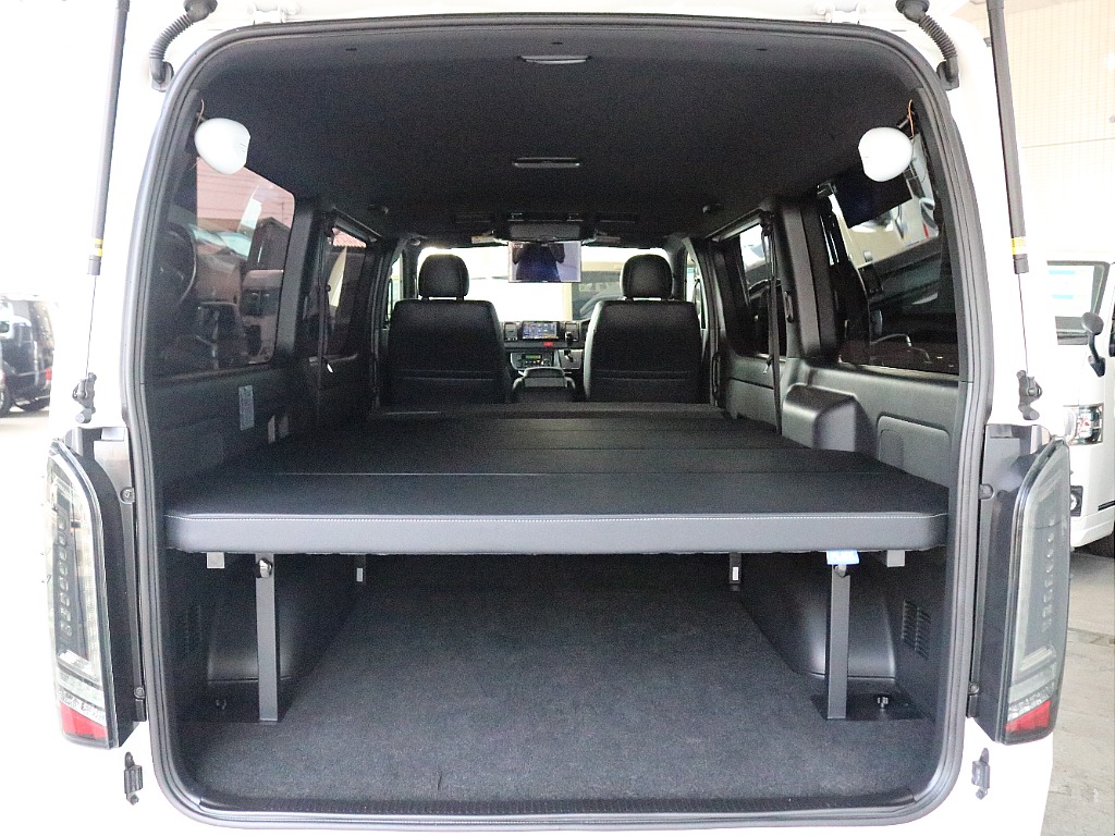 後席を倒せばフルフラット展開が可能です☆☆