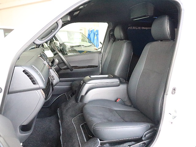特別仕様車限定ハーフレザーシートになっております♪♪