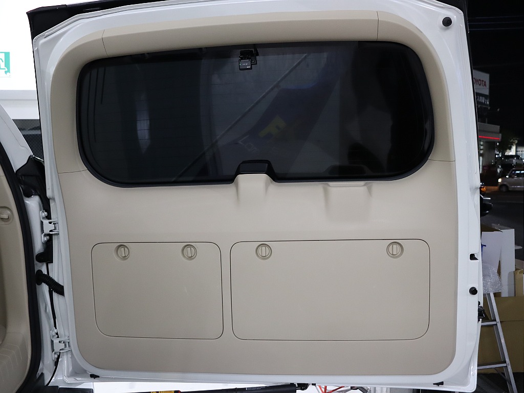 リアゲート内張り！