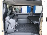 後席は跳ね上げが可能です♪♪