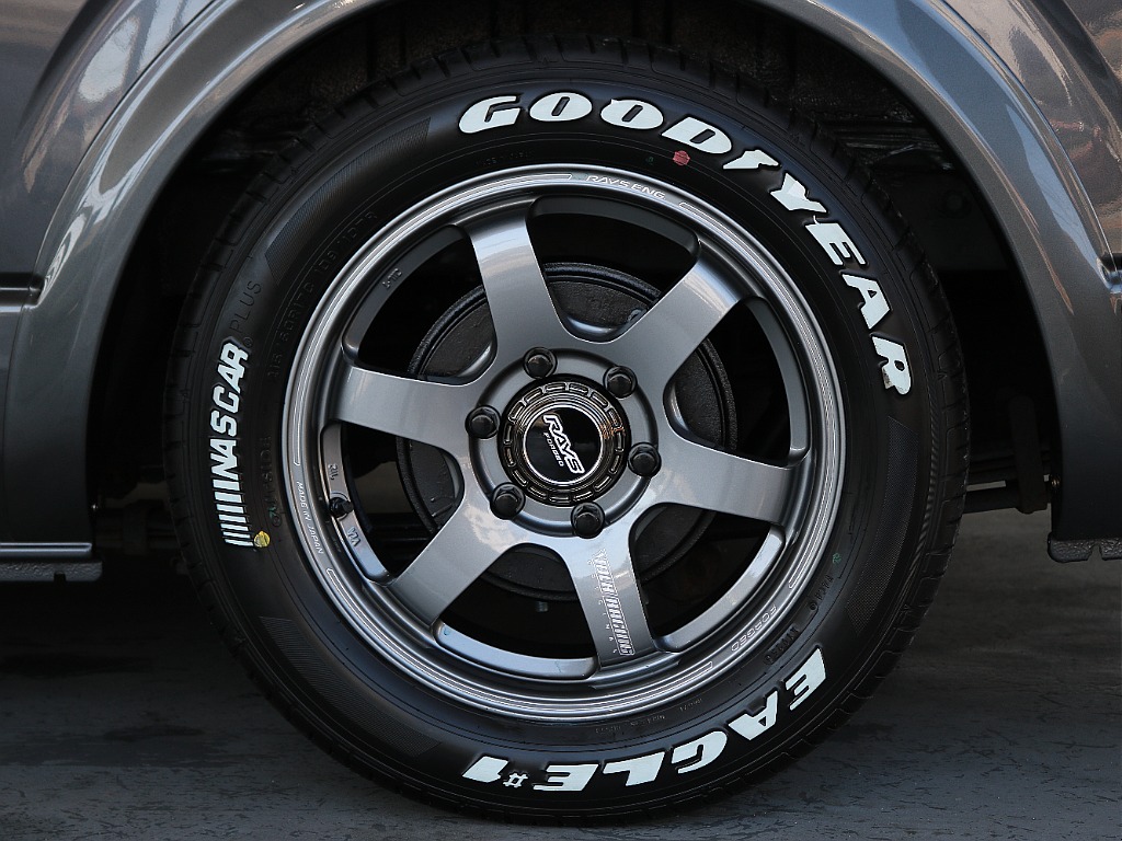Rays TE37 18インチAWにナスカータイヤの組み合わせになっております♪♪