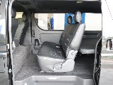 セカンドシートは3人掛けになっております♪♪