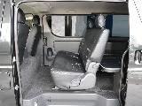 セカンドシートは3人掛けになっております♪♪
