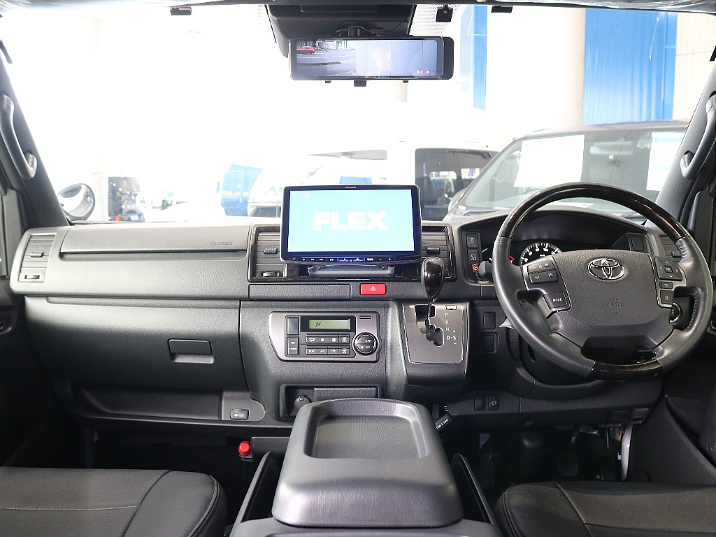 特別仕様車ダークプライムⅡなので高級感のある内装になっております♪♪