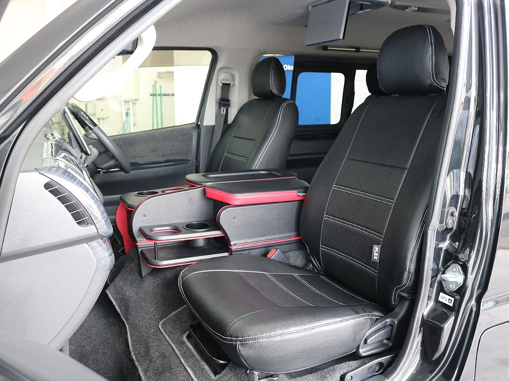 オリジナルシートカバー＆クラフトプラス製センターコンソール装着済みです☆☆