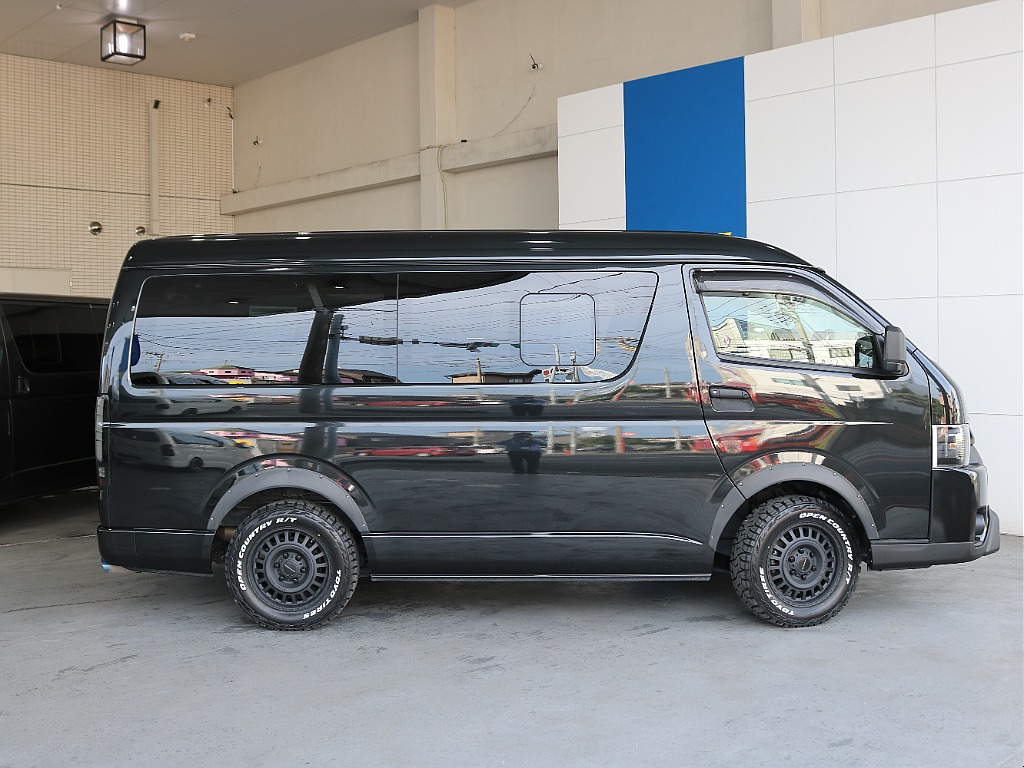 片側小窓付きパワースライドドアになっております♪♪