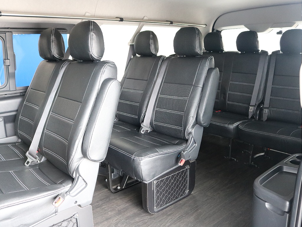 4列目は4人掛けシートになっております♪♪