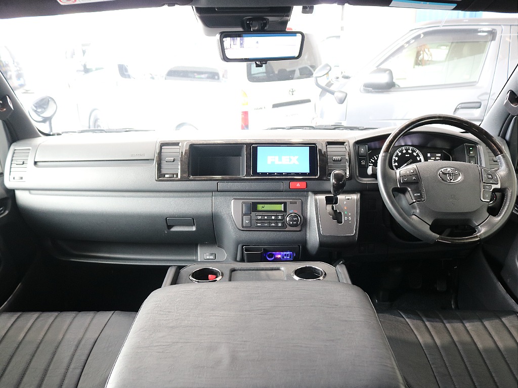 トヨタ ハイエースバン(3枚目)