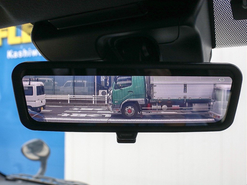 メーカーオプション デジタルインナーミラー付き！！