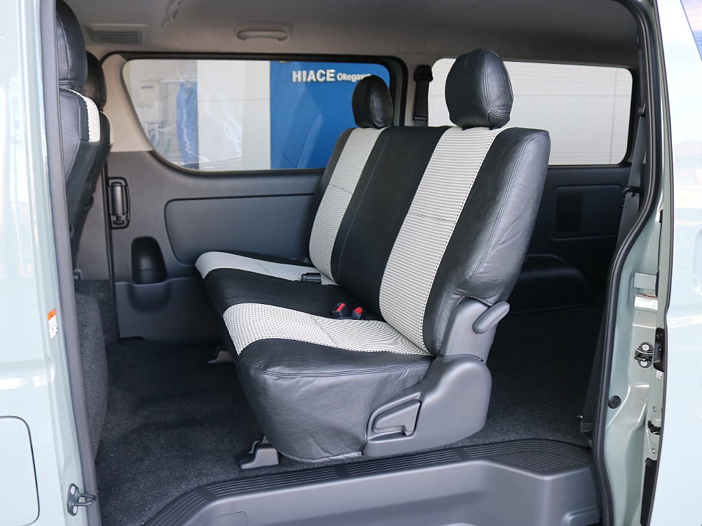 後席も同様のシートカバー装着済みです☆☆