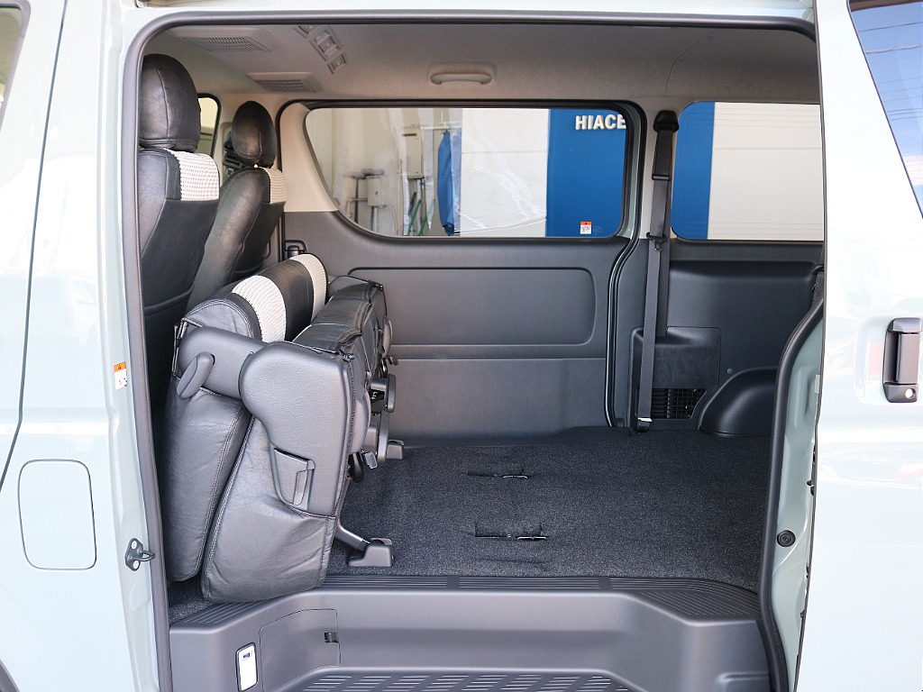 セカンドシートは跳ね上げが可能です☆☆