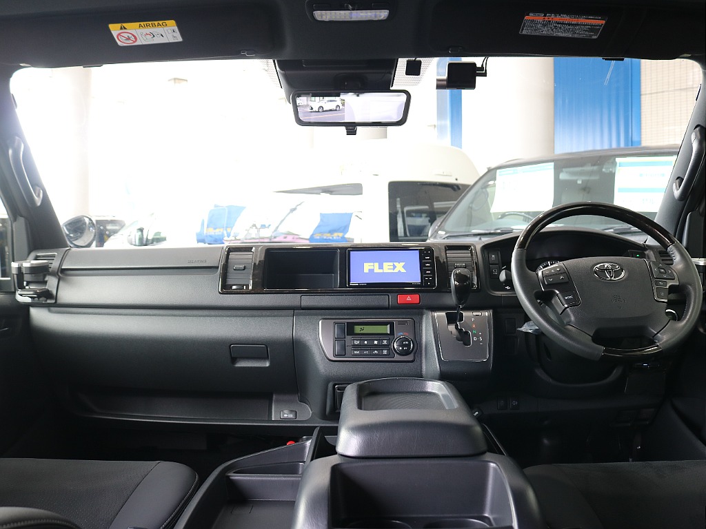 特別仕様車ダークプライムⅡなので高級感のある内装になっております♪♪