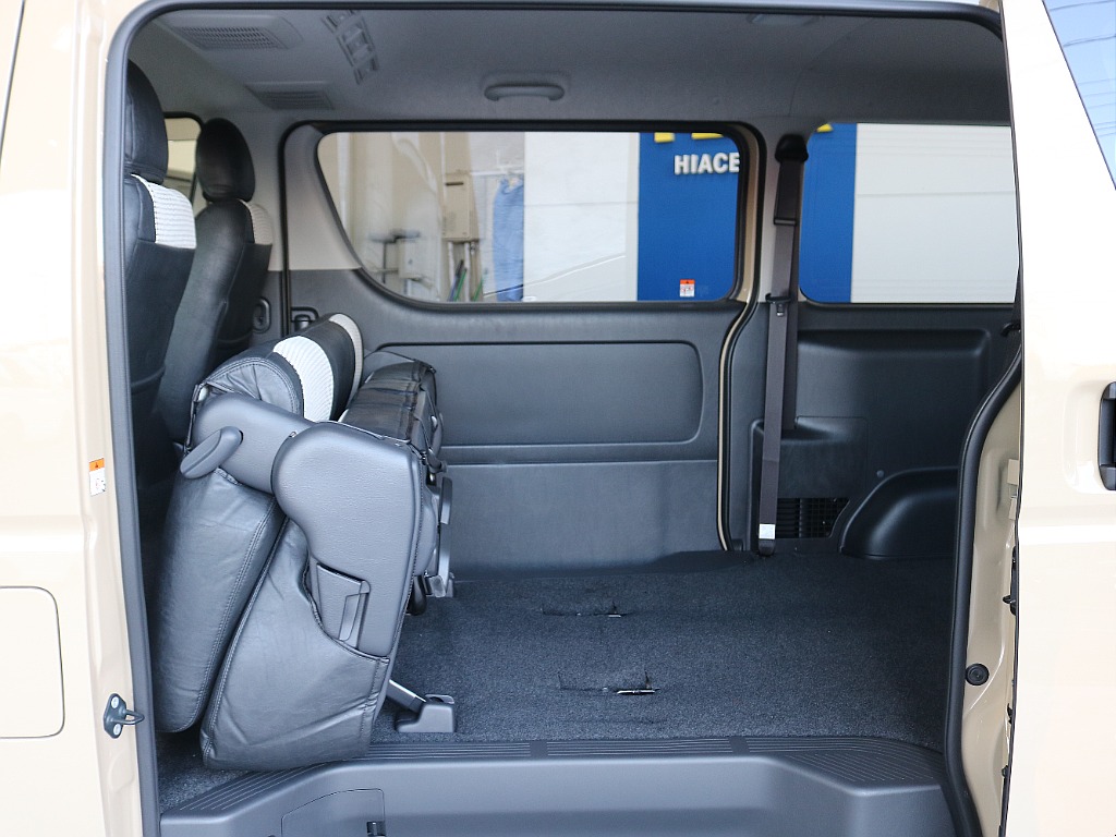 後席は跳ね上げが可能です♪♪