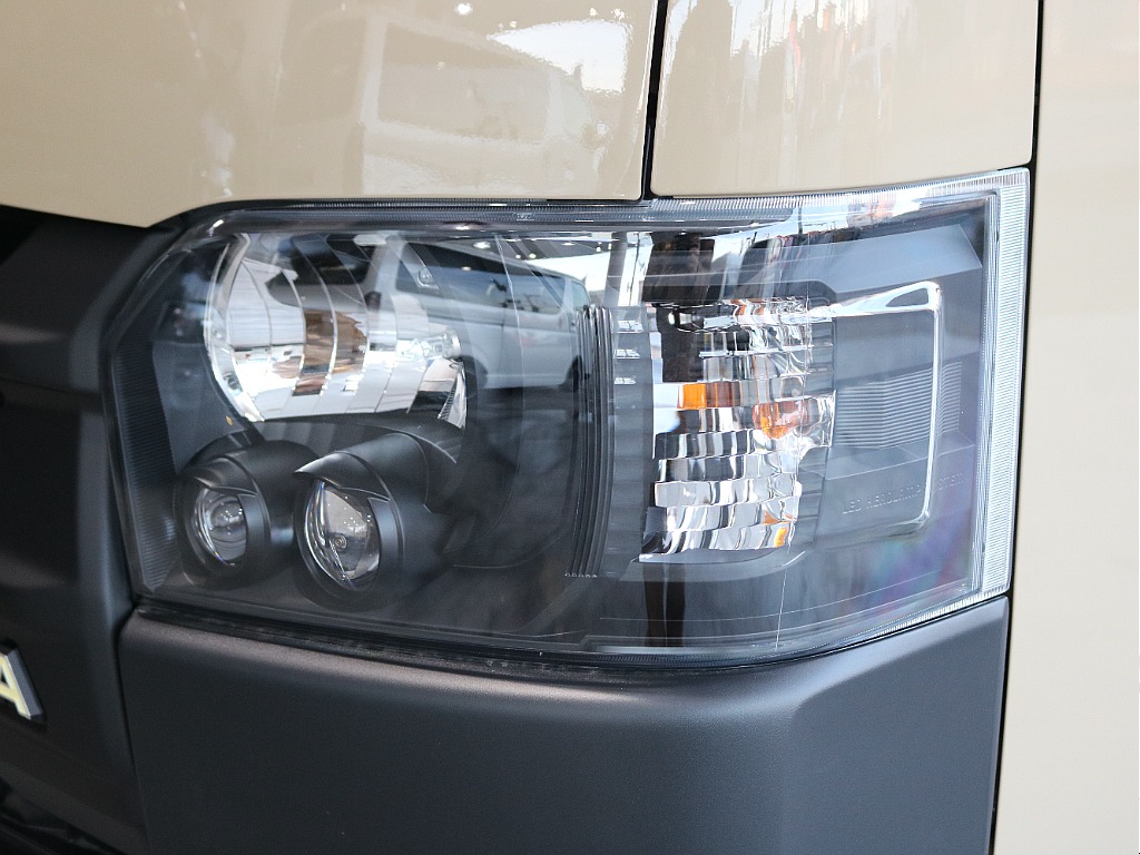 LEDヘッドランプ装着済みですので夜間の走行の安心です♪♪