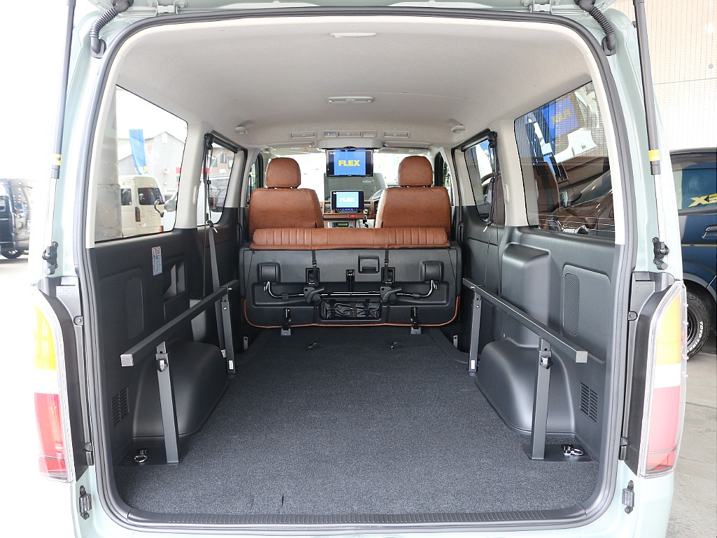 バン特有の積載スペースがございます☆☆