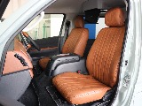 クラシックブラウンシートカバーを装着し、お洒落な車内空間になります☆☆