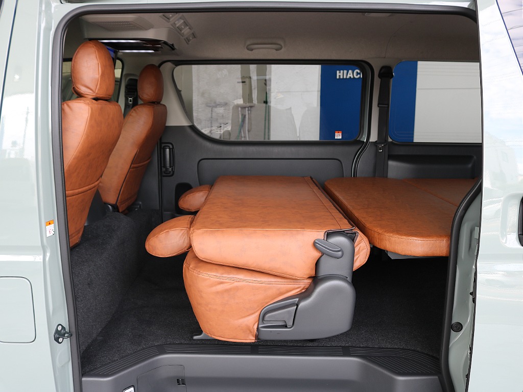 背もたれを倒せばフルフラット展開が可能です！！