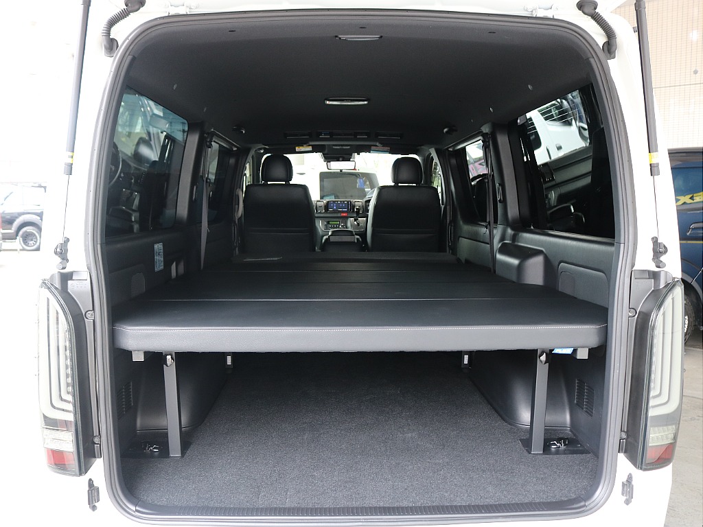 後席を倒せばフルフラット展開が可能です♪♪