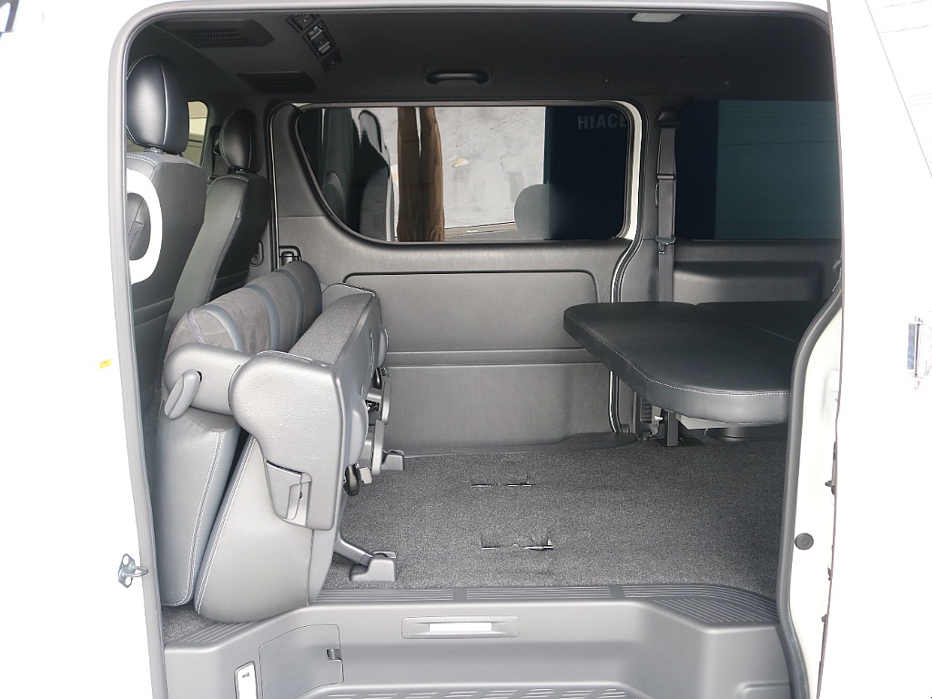 後席は跳ね上げが可能です♪♪