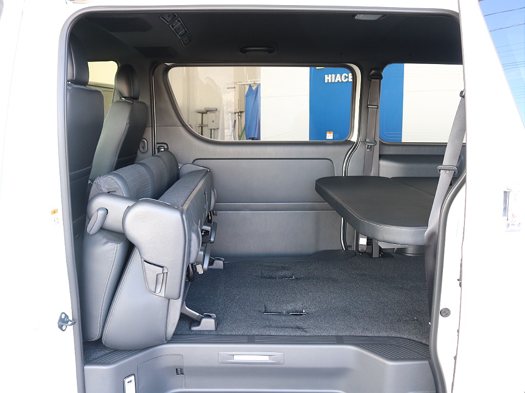 後席は跳ね上げが可能です☆☆