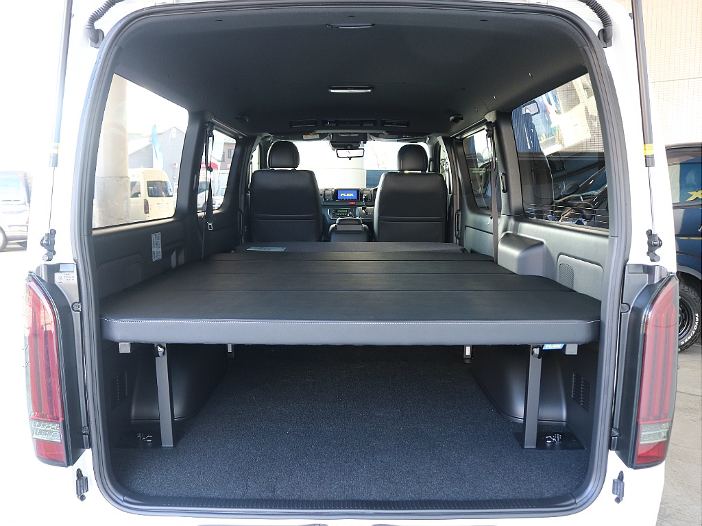 後席を倒せばフルフラット展開が可能です☆☆