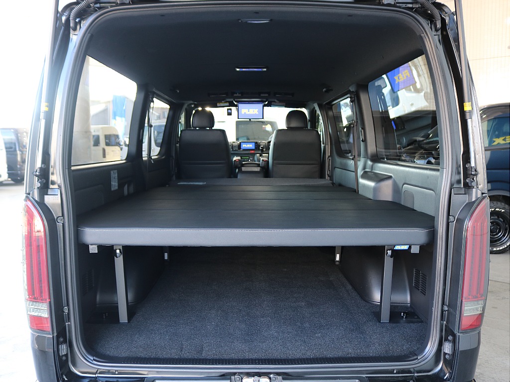 後席を倒せばフルフラット展開が可能です☆☆