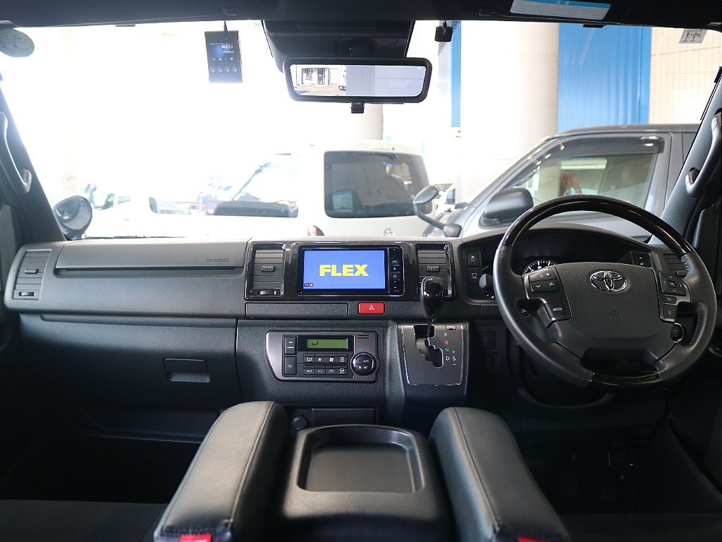 特別仕様車ダークプライムⅡなので高級感のある内装になっております♪♪