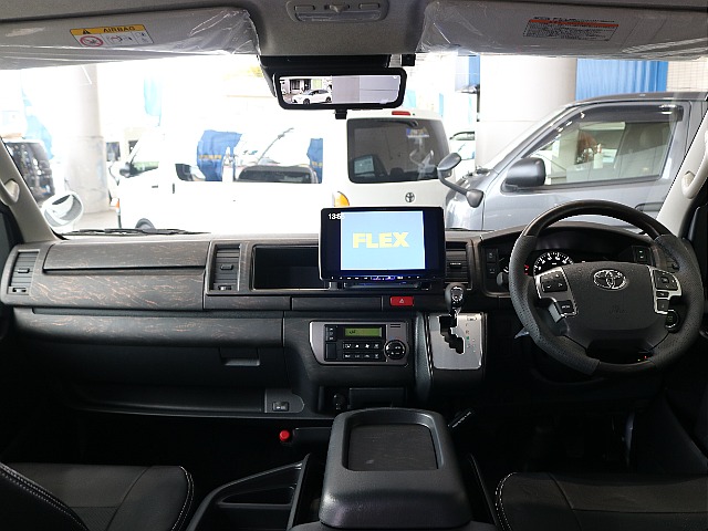 ワイドボディなので広々とした内装になっております☆☆