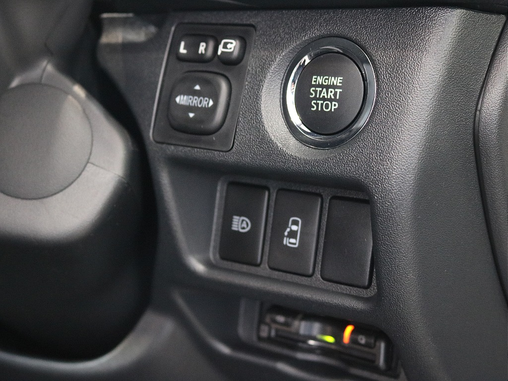 プッシュスタートなのでエンジン始動も楽々です♪♪