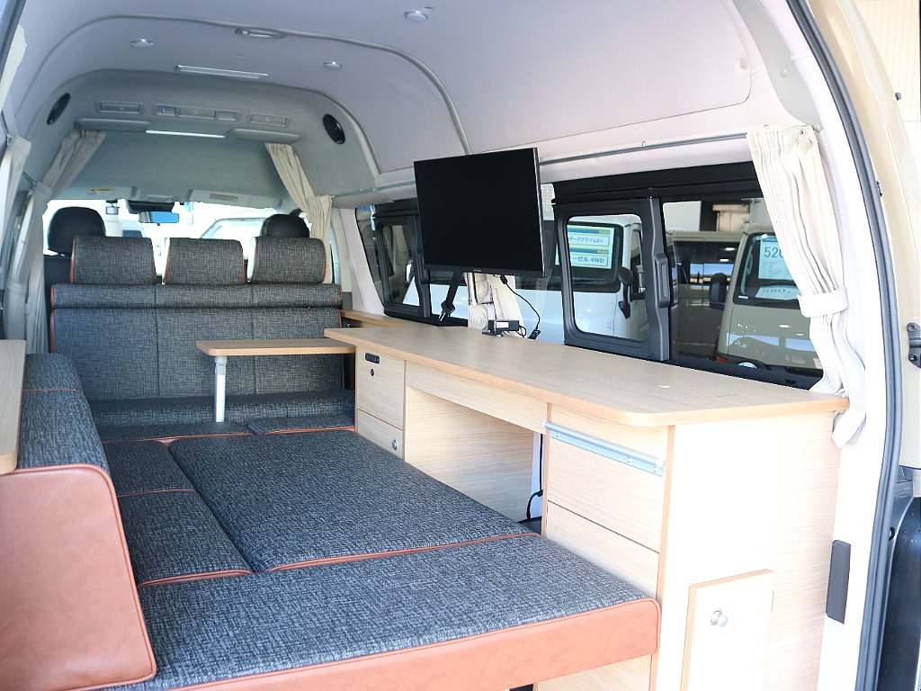 リアモニターが装着されておりますので、休憩時や車中泊の際に映像をお楽しみいただけます☆☆