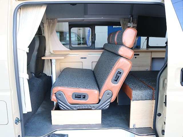 セカンドシートは3人掛けになります☆☆