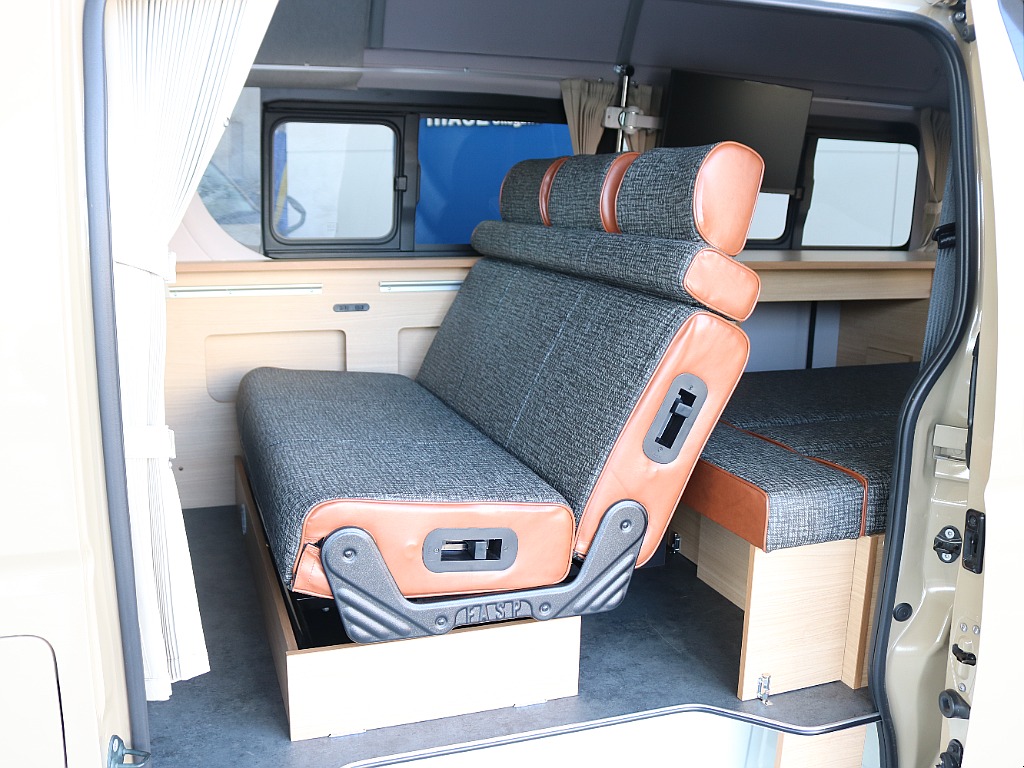 明るい雰囲気の車内になります♪♪