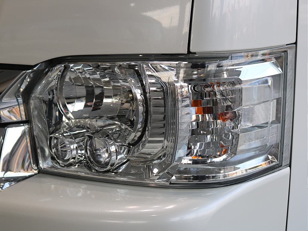 LEDヘッドランプなので夜間の走行時も安心です！