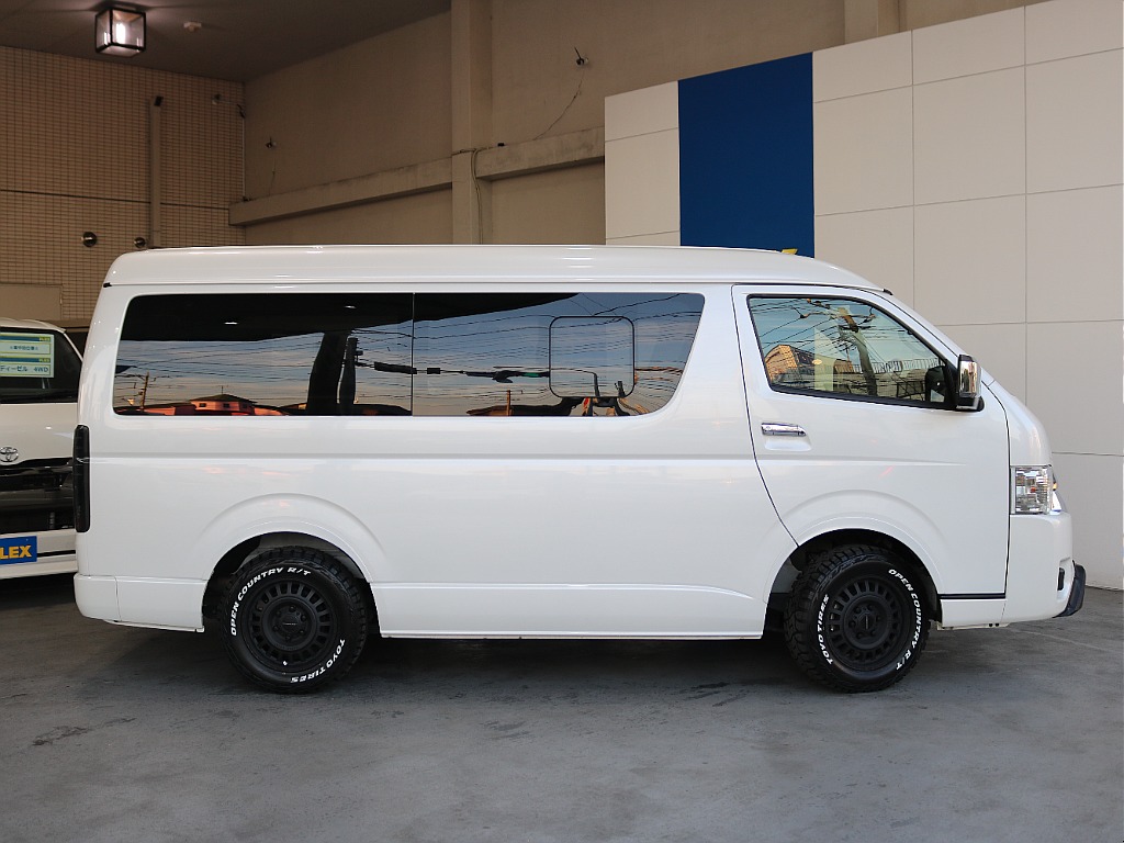 オーバーフェンダーが装着されておりサイドから見てもカッコいいです！