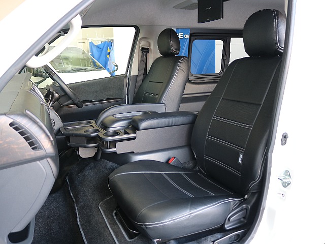 オリジナルのシートカバーが装着されております！