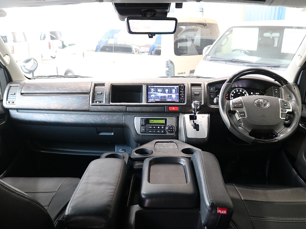 ワイドボディなので広々とした内装になっています♪