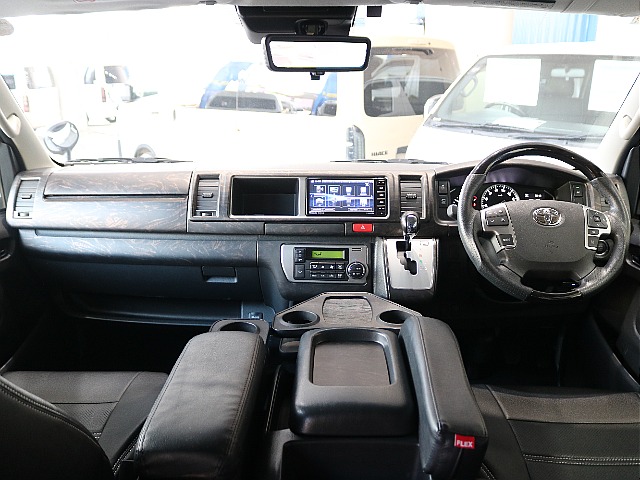 ワイドボディなので広々とした内装になっています♪