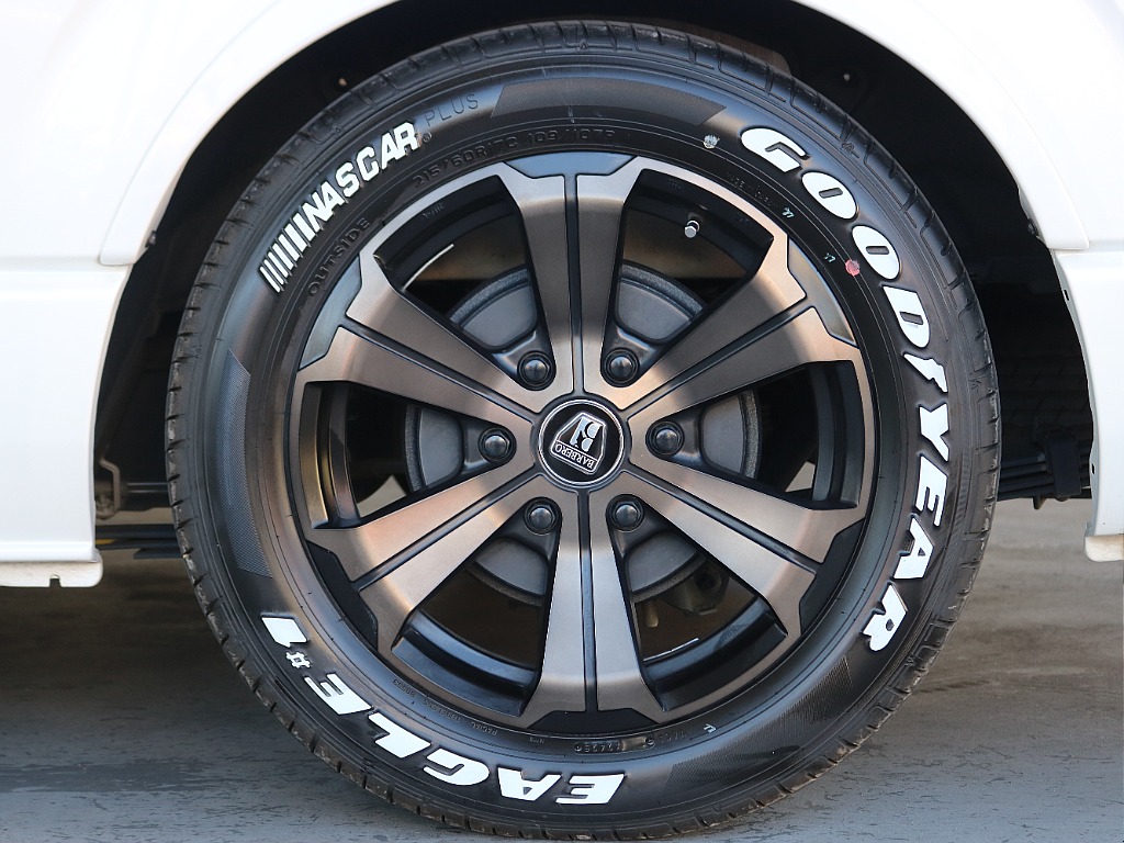バルベロ・アーバン18インチAWにナスカータイヤの組み合わせになっております♪♪