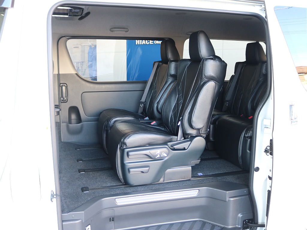 後席も同様のシートカバー装着済みです♪♪