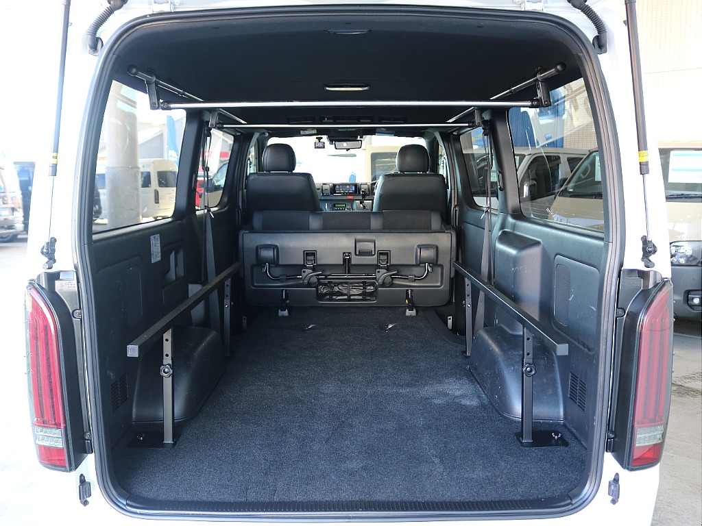 トヨタ ハイエースバン(13枚目)