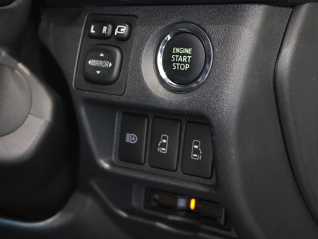 トヨタ ハイエースバン(4枚目)